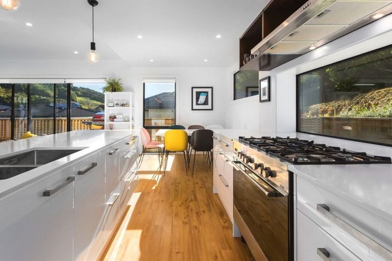 Photo of property in 5 Hull Place, Whitby, Porirua, 5024