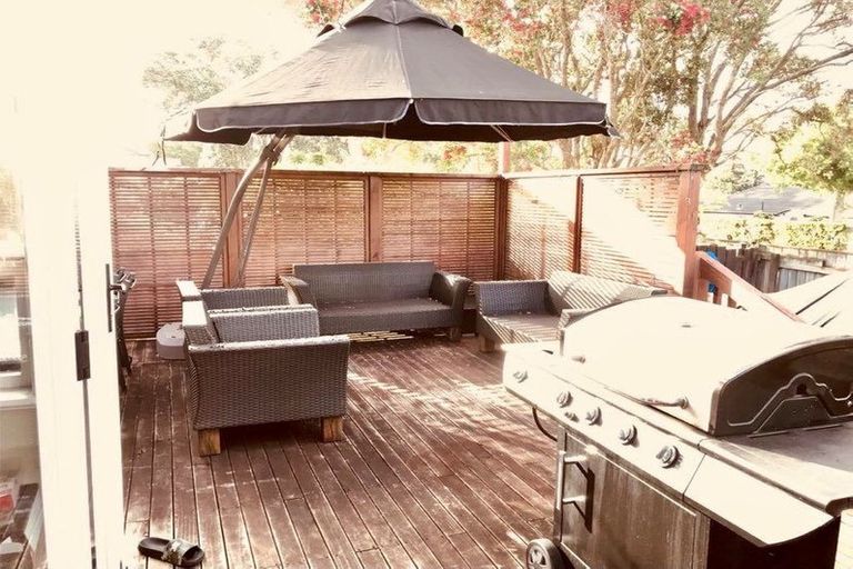 Photo of property in 33 Paparoa Road, Cockle Bay, Auckland, 2014