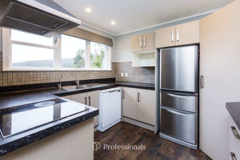 Photo of property in 27 Ngahere Street, Stokes Valley, Lower Hutt, 5019