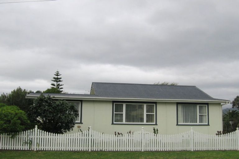 Photo of property in 15 Bluegum Road, Paraparaumu Beach, Paraparaumu, 5032