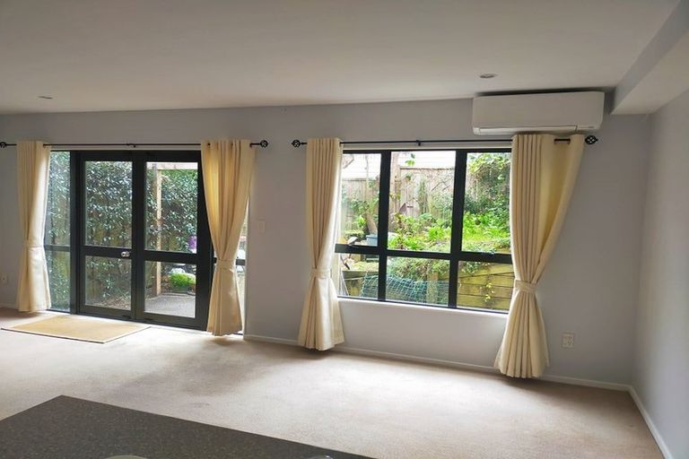 Photo of property in 10/42 Fields Parade, Oteha, Auckland, 0632