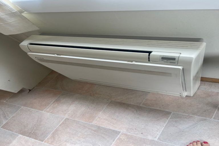 Photo of property in 10 Beech Street, Wanaka, 9305