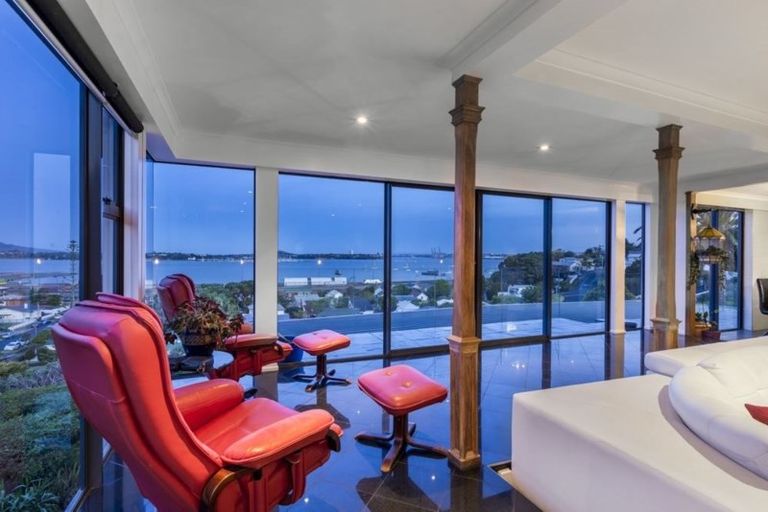 Photo of property in 1/1 Richmond Avenue, Northcote Point, Auckland, 0627