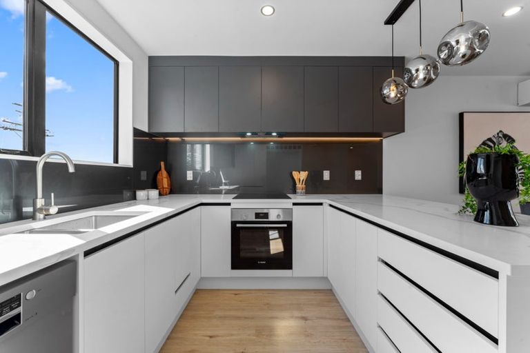 Photo of property in 8/18 Sylvan Crescent, Te Atatu South, Auckland, 0610