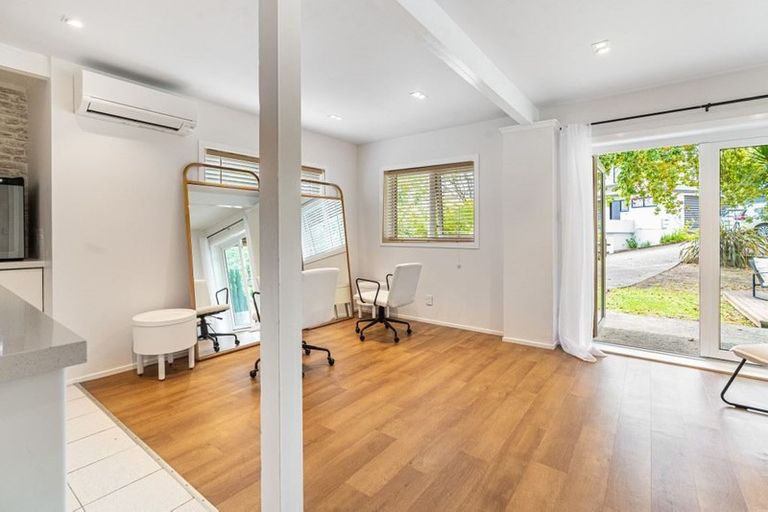 Photo of property in 1/6a Sunnynook Road, Sunnynook, Auckland, 0620