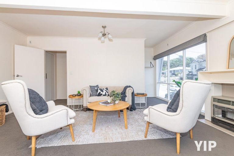 Photo of property in 19 Black Rock Road, Newlands, Wellington, 6037