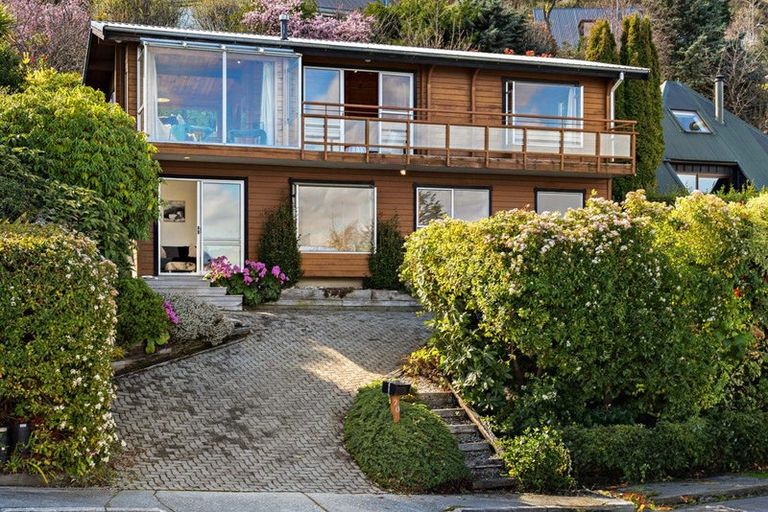 Photo of property in 20 Earnslaw Terrace, Queenstown, 9300
