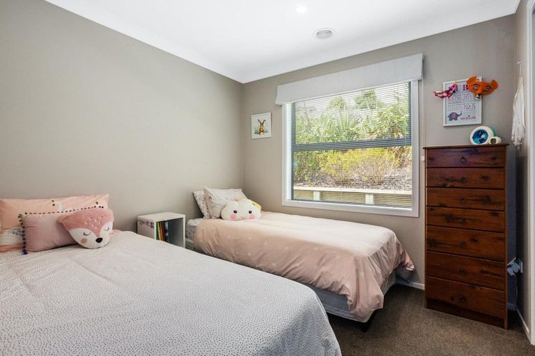 Photo of property in 6 Shoal Place, Whitby, Porirua, 5024