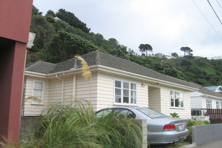 Photo of property in 322 Queens Drive, Lyall Bay, Wellington, 6022