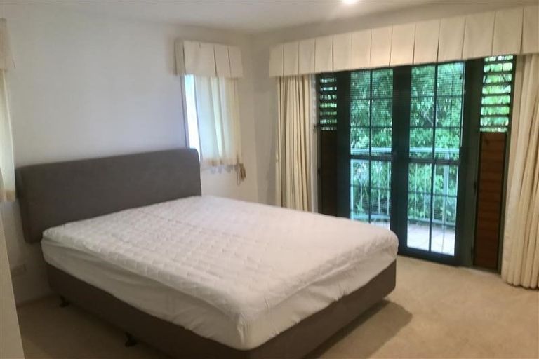 Photo of property in 28 Parkwood Crescent, Gulf Harbour, Whangaparaoa, 0930