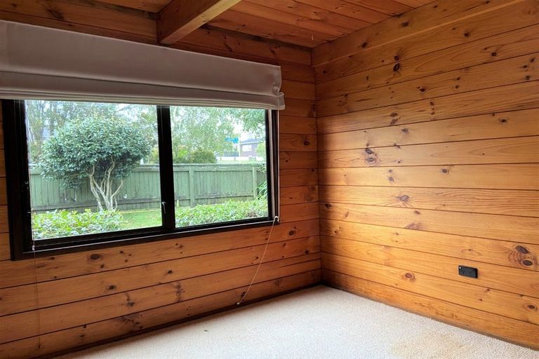 Photo of property in 1 Highlands Place, Highlands Park, New Plymouth, 4312