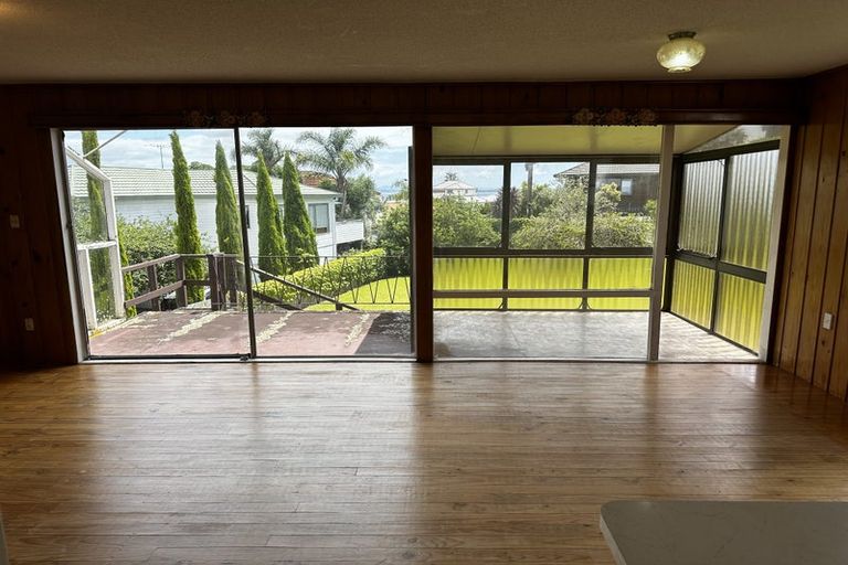 Photo of property in 1292 Whangaparaoa Road, Army Bay, Whangaparaoa, 0930
