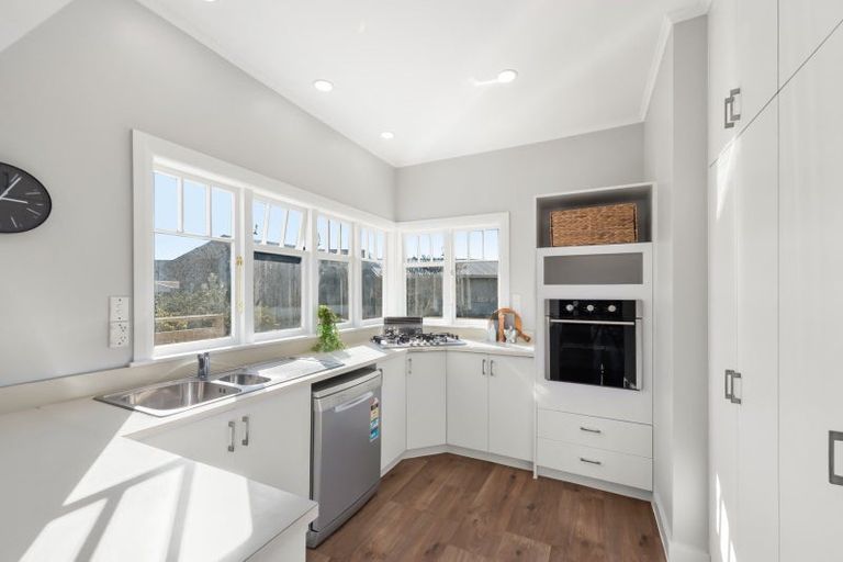 Photo of property in 5 York Street, Moera, Lower Hutt, 5010