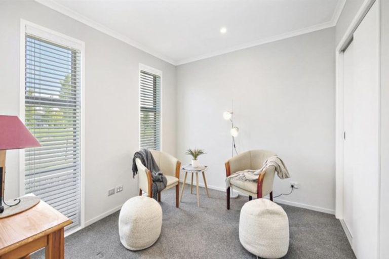 Photo of property in 28 Shillingford Boulevard, Rolleston, 7615