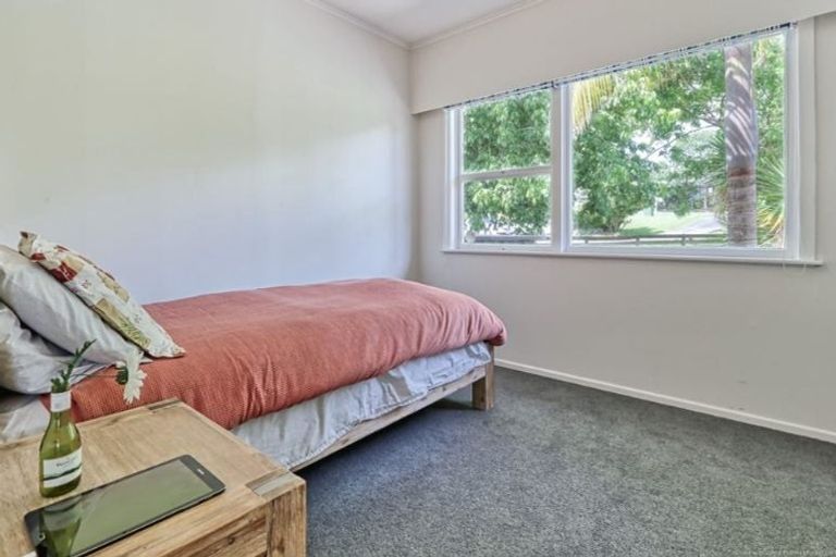 Photo of property in 140 Edmonton Road, Te Atatu South, Auckland, 0610