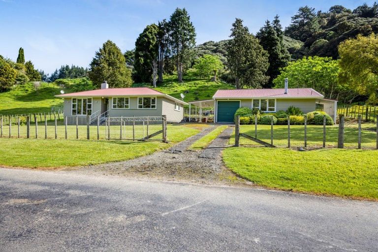 Photo of property in 48a-b Whangamomona Road, Whangamomona, Stratford, 4396