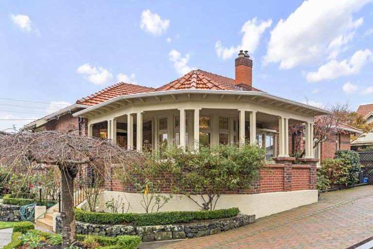 Photo of property in 241 Bay View Road, Saint Clair, Dunedin, 9012