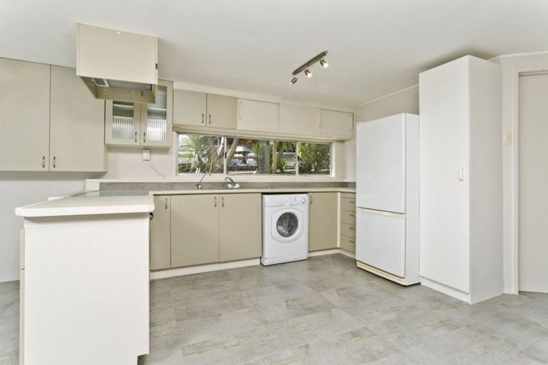 Photo of property in 121 Beach Haven Road, Beach Haven, Auckland, 0626