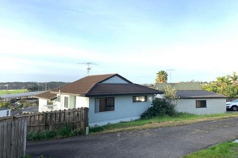 Photo of property in 19 Jumento Place, Unsworth Heights, Auckland, 0632