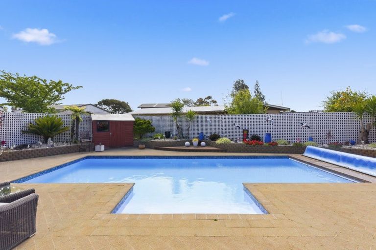 Photo of property in 11 Oakwood Grove, Paraparaumu Beach, Paraparaumu, 5032