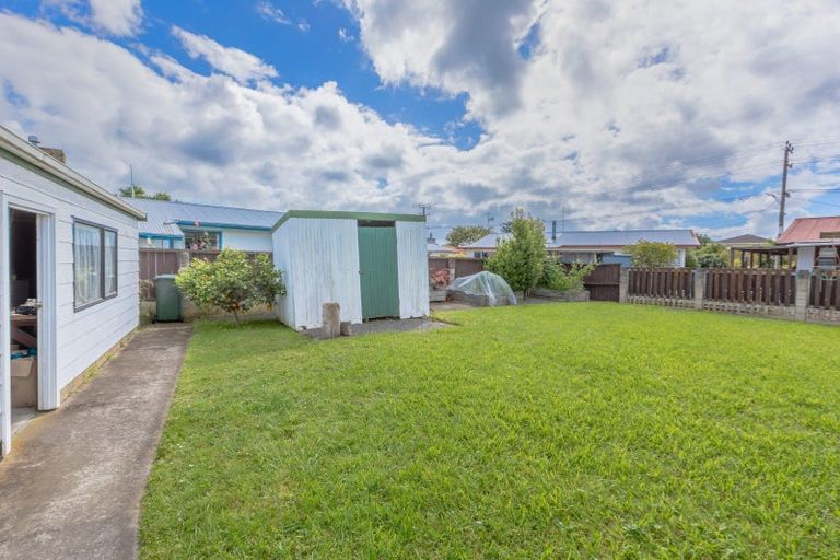 Photo of property in 1 Latham Stubbs Crescent, Waipawa, 4210