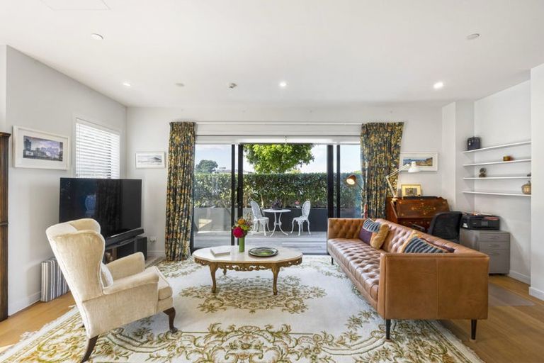 Photo of property in Frank Sargeson Apts, 4/80g Anzac Street, Takapuna, Auckland, 0622