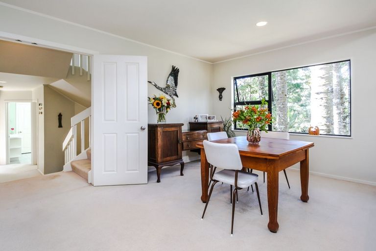Photo of property in 89a Woodlands Park Road, Titirangi, Auckland, 0604