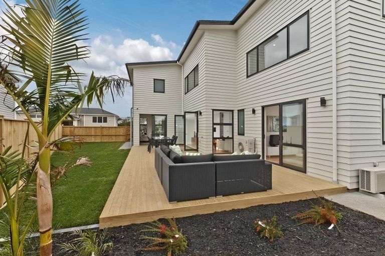 Photo of property in 18 Spyglass Street, Red Beach, 0932
