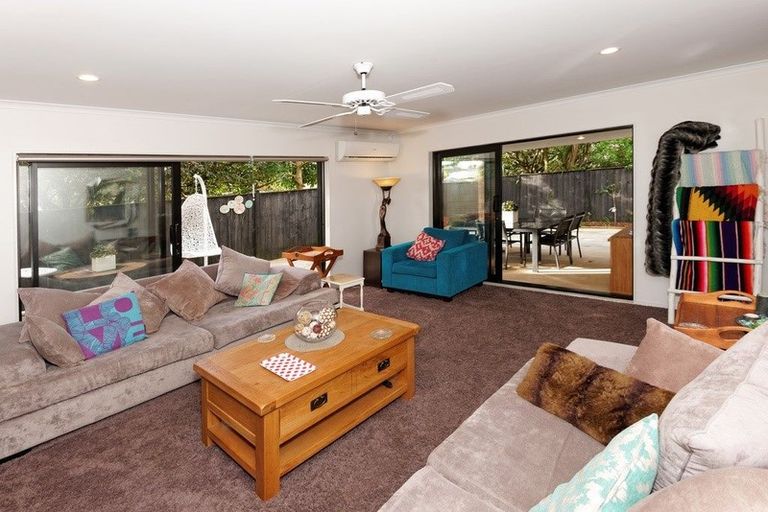 Photo of property in 11a Gane Lane, Te Atatu Peninsula, Auckland, 0610