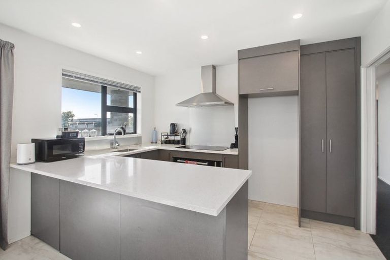 Photo of property in 1 Poutawa Lane, Clarks Beach, 2122