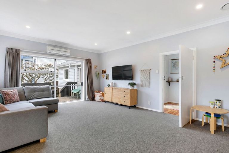 Photo of property in 13 Tawa Terrace, Tawa, Wellington, 5028
