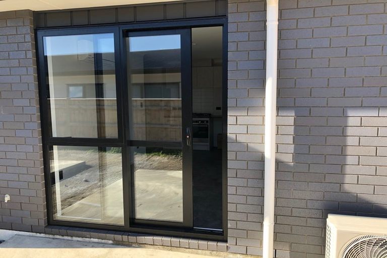 Photo of property in 2 Opaoa Way, Aotea, Porirua, 5024