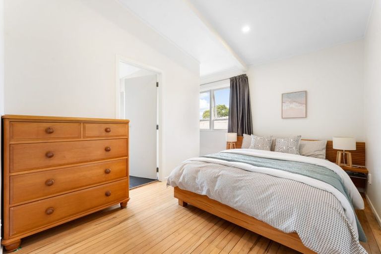 Photo of property in 9 Bowman Road, Forrest Hill, Auckland, 0620