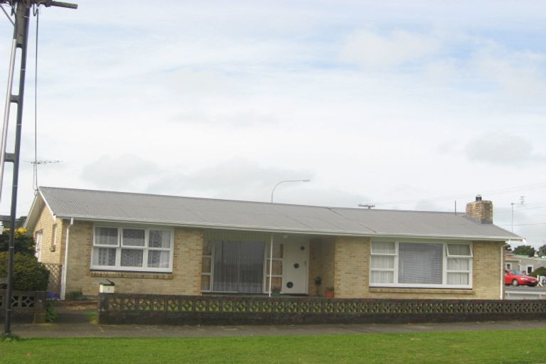 Photo of property in 2 Hutchins Street, Waitara, 4320
