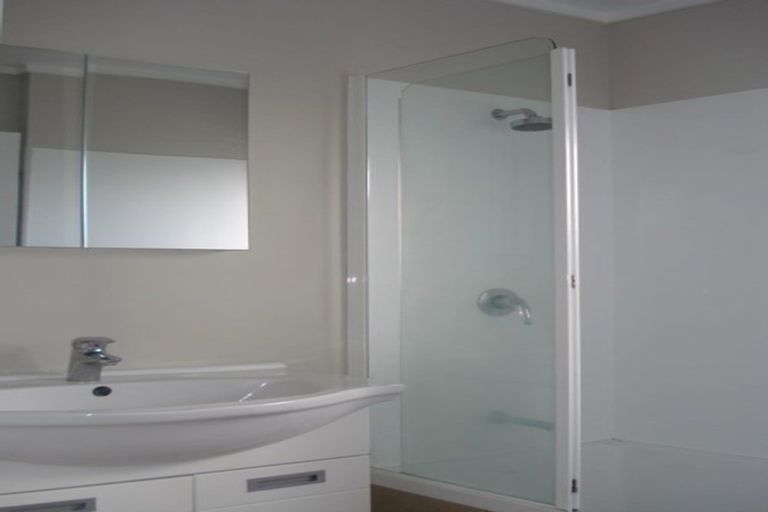 Photo of property in 10 Vera Road, Te Atatu South, Auckland, 0610