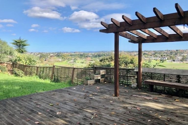 Photo of property in 1/104 Sylvan Avenue, Northcote, Auckland, 0627