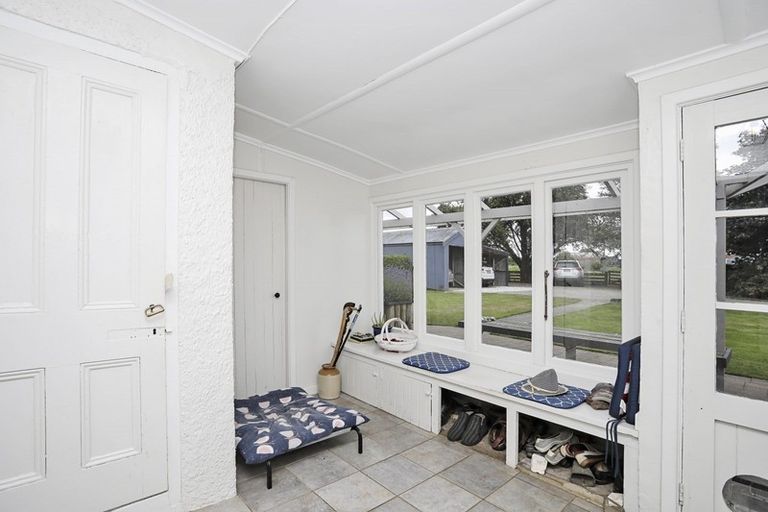 Photo of property in 1000 Lochiel-branxholme Road, Branxholme, Invercargill, 9874