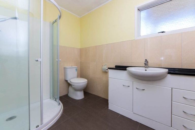 Photo of property in 25 Katrina Place, Massey, Auckland, 0614