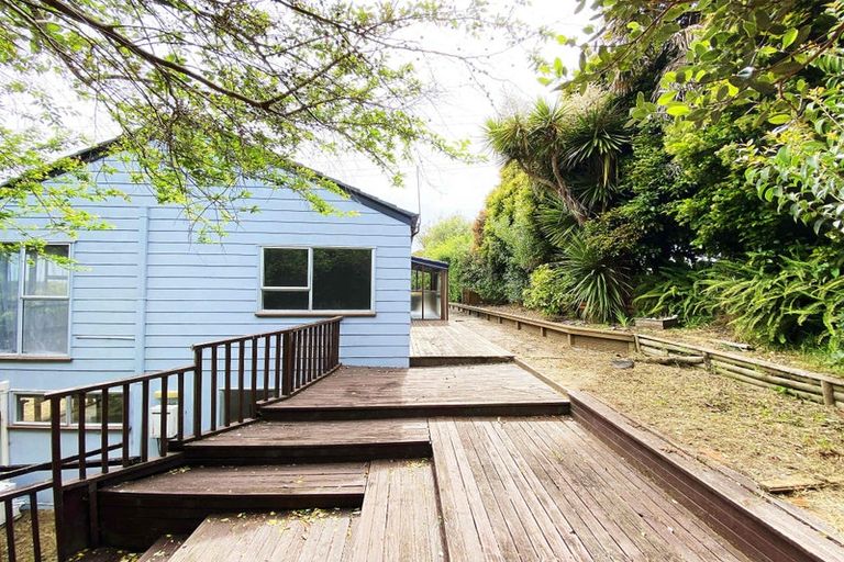 Photo of property in 29 Santiago Crescent, Unsworth Heights, Auckland, 0632