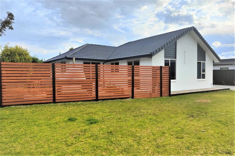 Photo of property in 104 Barbados Way, One Tree Point, 0118