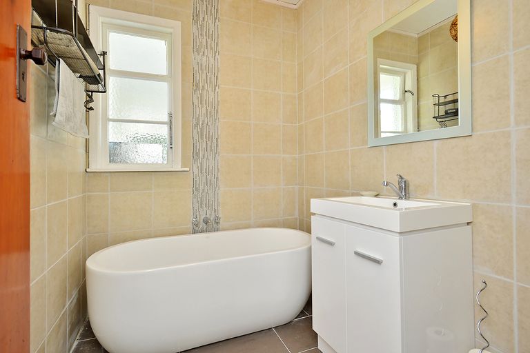 Photo of property in 4 Naples Street, Martinborough, 5711