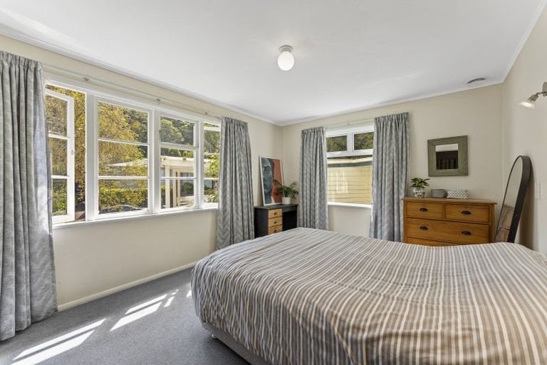 Photo of property in 52 Bird Grove, Stokes Valley, Lower Hutt, 5019
