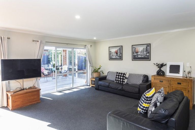 Photo of property in 2/3 Inglewood Place, Avonhead, Christchurch, 8042