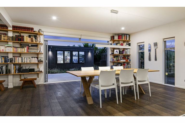 Photo of property in 11 Kelmore Place, Schnapper Rock, Auckland, 0632