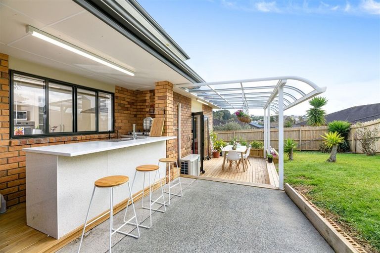 Photo of property in 27 Toledo Avenue, Henderson, Auckland, 0612