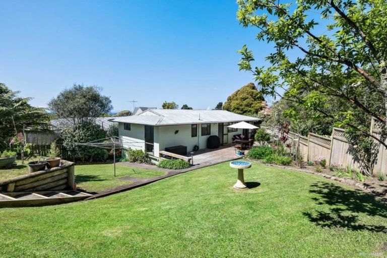 Photo of property in 41 John Dee Crescent, Red Beach, 0932