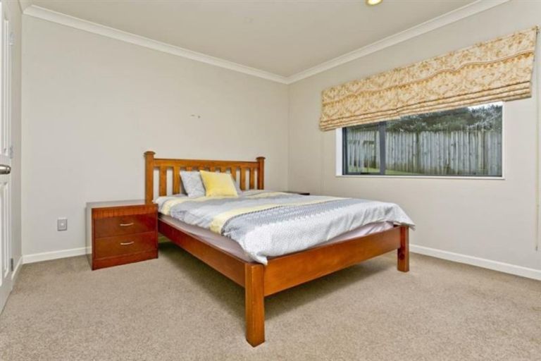 Photo of property in 13 Spoonbill Place, Unsworth Heights, Auckland, 0632
