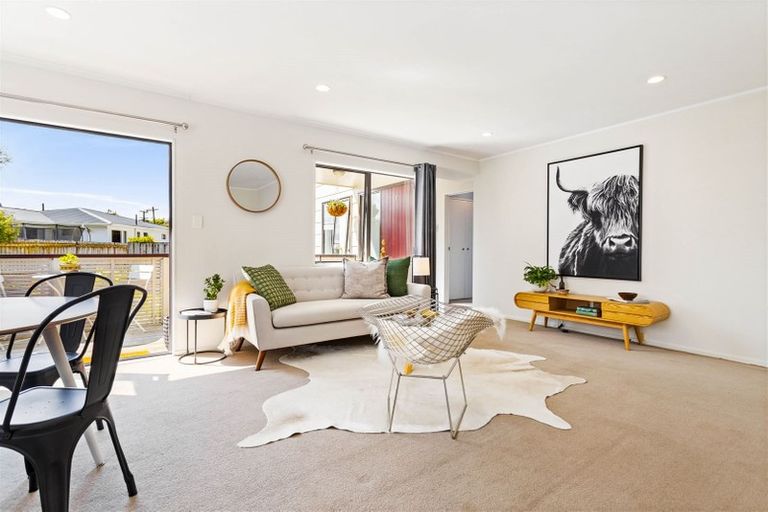 Photo of property in 1/46 Yeovil Road, Te Atatu Peninsula, Auckland, 0610