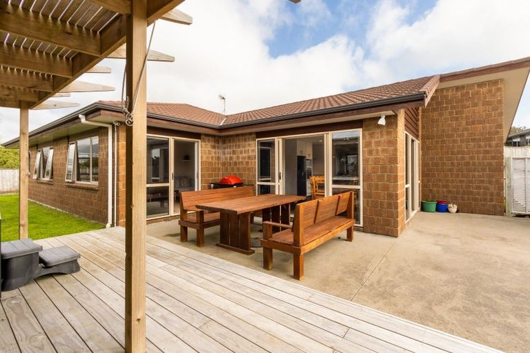 Photo of property in 28 Simpson Crescent, Raumati Beach, Paraparaumu, 5032
