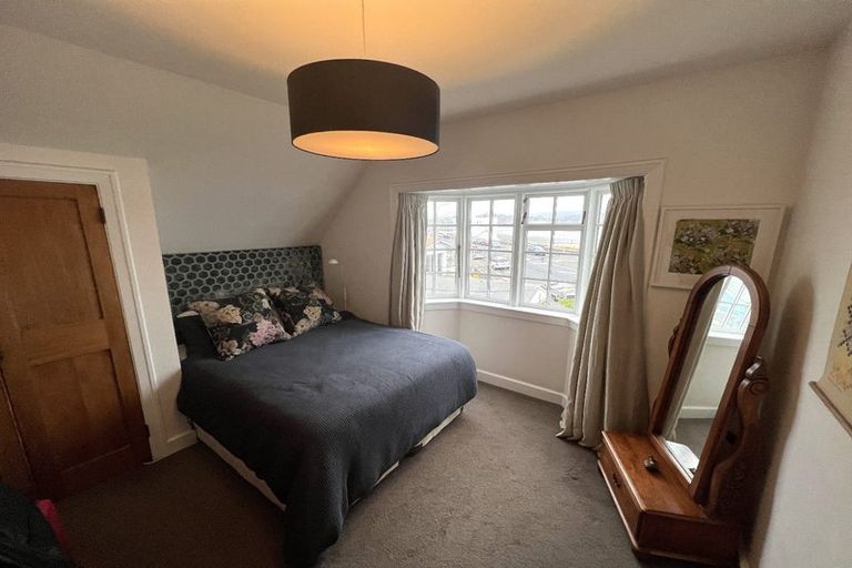 Photo of property in 132 Lyall Parade, Lyall Bay, Wellington, 6022